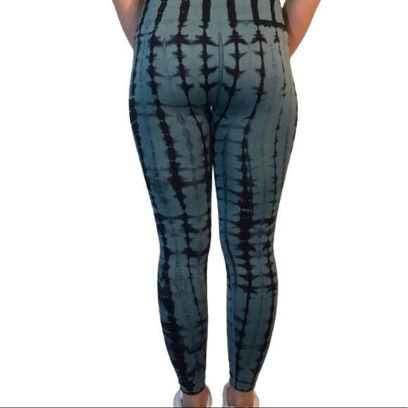 Beautiful Black and Blue Tie Dye Leggings Size Small - Picture 6 of 7